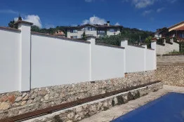 Wasserdichte Isolierung einer Wand im Dorf Rogachevo