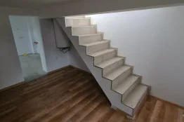 Bau- und Reparaturarbeiten an einem Haus in der Nähe von Dobrich