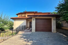 Bau- und Reparaturarbeiten an einem Haus in der Nähe von Varna