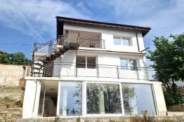 Bau-, Reparatur- und Landschaftsgestaltungsarbeiten an einem Haus in Varna