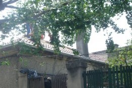 Строителство на нов покрив на къща във Варна
