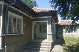 Building and repair works on a house near General Toshevo
